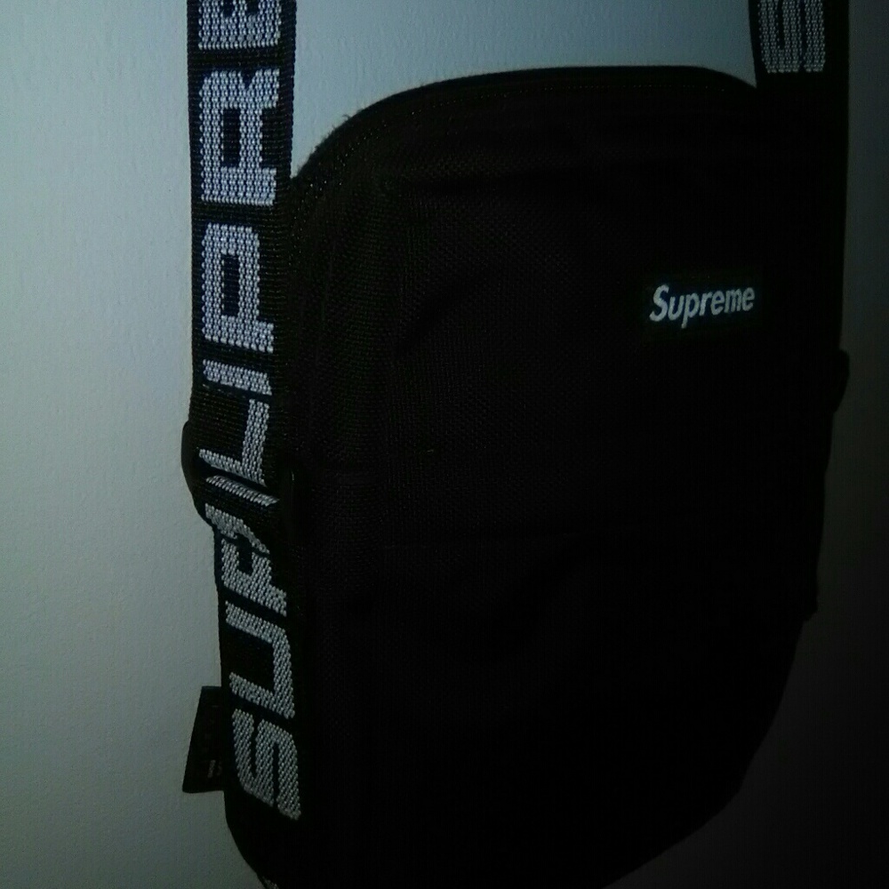 REAL (not 15$ fake)Supreme ss18 shoulder bag black